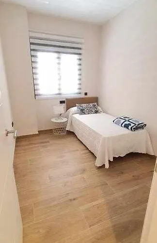 Estupendo Piso Nuevo En Playa Victoria كاديز