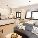 Estupendo Piso Nuevo En Playa Victoria *