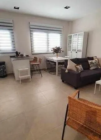 Estupendo Piso Nuevo En Playa Victoria *