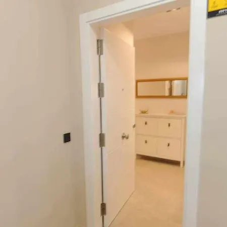 Estupendo Piso Nuevo En Playa Victoria Apartamento *
