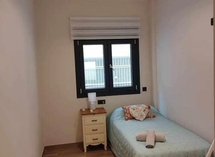 Estupendo Piso Nuevo En Playa Victoria 加的斯