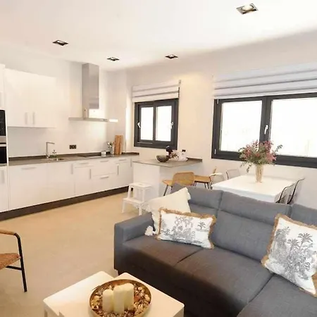 Estupendo Piso Nuevo En Playa Victoria *