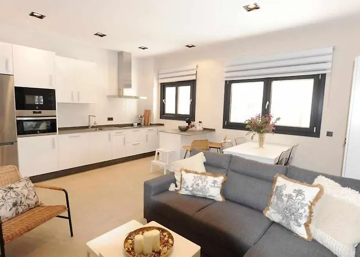 Estupendo Piso Nuevo En Playa Victoria *